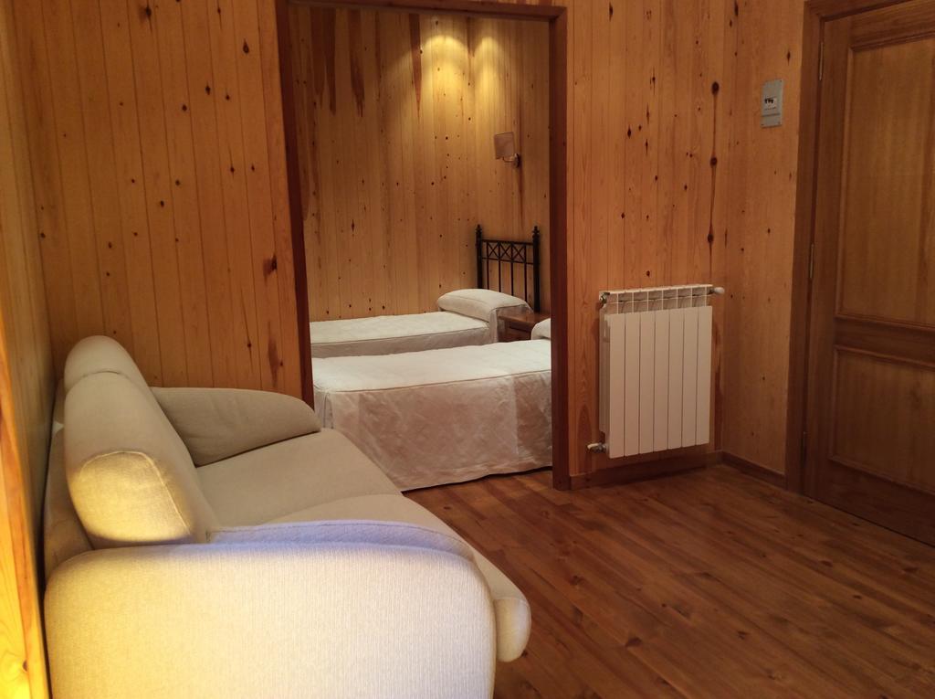 Hotel La Ribera Ribera de Cardos Bilik gambar
